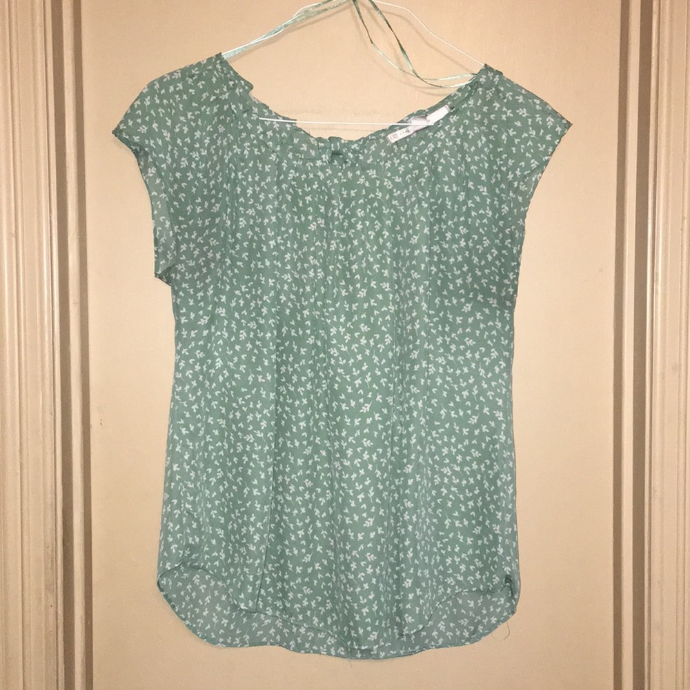 🚫SOLD🚫Green blouse with white leavy print